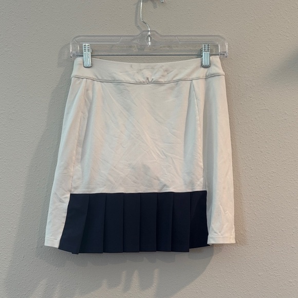 Polo Golf by Ralph Lauren White Skirt with Black Accents - Picture 2 of 4